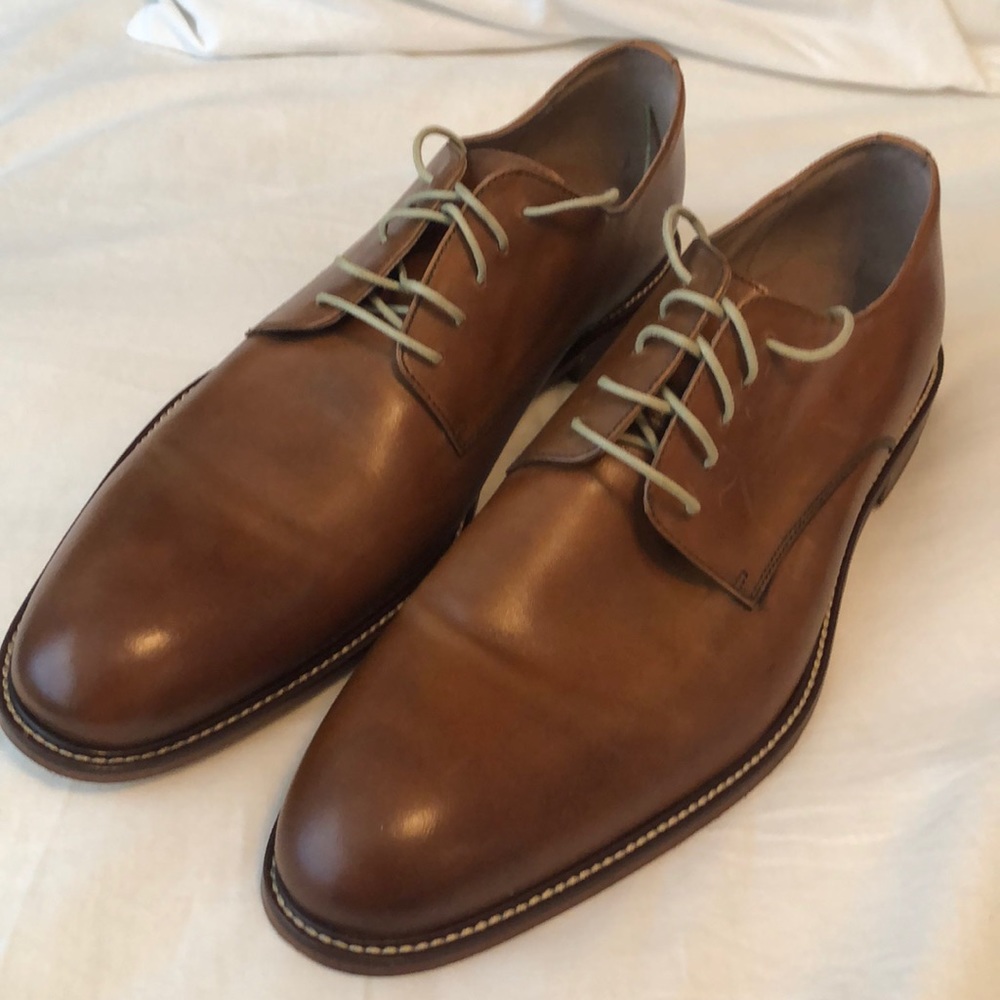 Men’s saddle Oxford shoe never worn